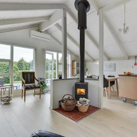 Holiday home Ullakarin - 350m From The Sea In Se Jutland By Interhome *