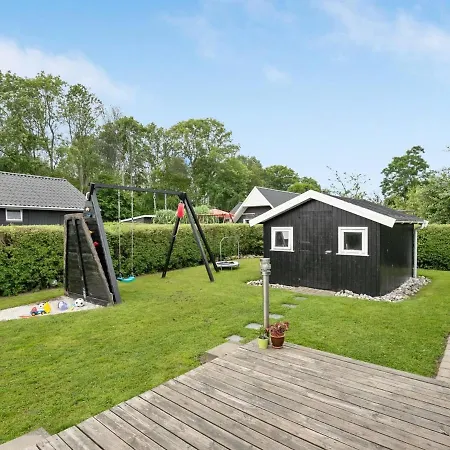 Holiday home Ullakarin - 350m From The Sea In Se Jutland By Interhome *